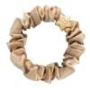 By Eloise London Silk Scrunchie Gold Star Λαστιχάκι για τα μαλλιά για γυναίκες 1 τεμ Απόχρωση Sand