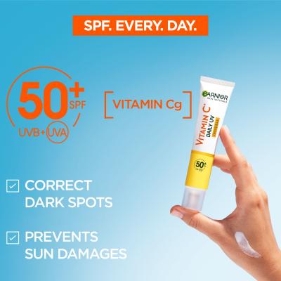 Garnier Skin Naturals Vitamin C Daily UV Invisible SPF50+ Κρέμα προσώπου ημέρας για γυναίκες 40 ml