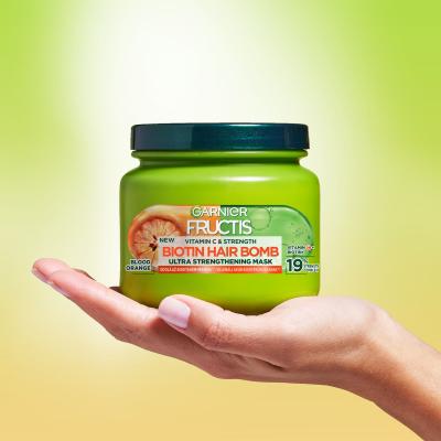 Garnier Fructis Vitamin &amp; Strength Biotin Hair Bomb Μάσκα μαλλιών για γυναίκες 320 ml