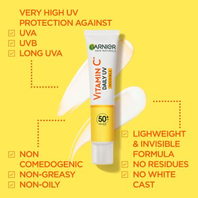 Garnier Skin Naturals Vitamin C Σετ δώρου καθημερινός ορός προσώπου Skin Naturals Vitamin C Brightening Super Serum 30 ml + fluid προσώπου Skin Naturals Vitamin C Daily UVInvisible SPF50 40 ml