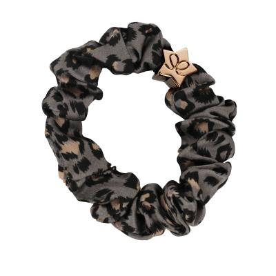 By Eloise London Silk Scrunchie Gold Star Λαστιχάκι για τα μαλλιά για γυναίκες 1 τεμ Απόχρωση Grey Leopard