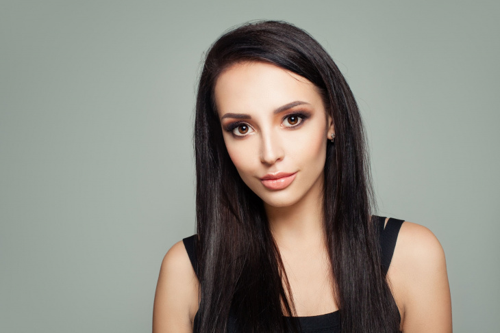 Σκούρα μαλλιά