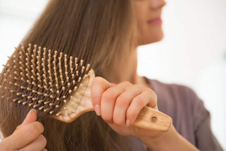 Πώς να τονώσετε την ανάπτυξη των μαλλιών