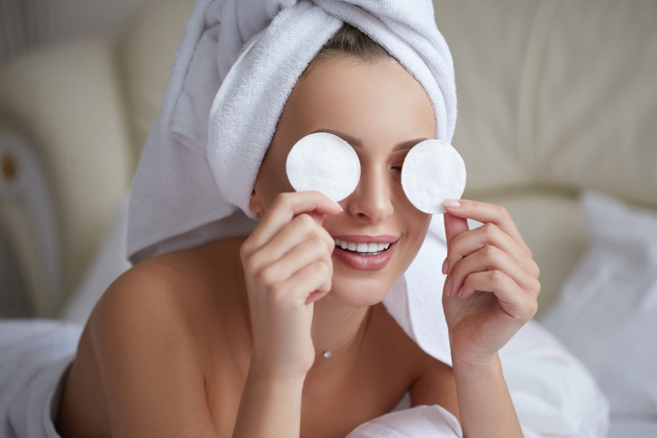 Πώς να αφαιρέσετε τη μάσκαρα