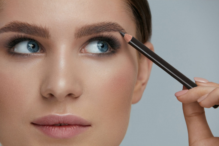 Διαμόρφωση φρυδιών